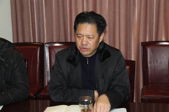 董事长赵德军讲话总经理邱雷主持会议中层以上人员参加会议